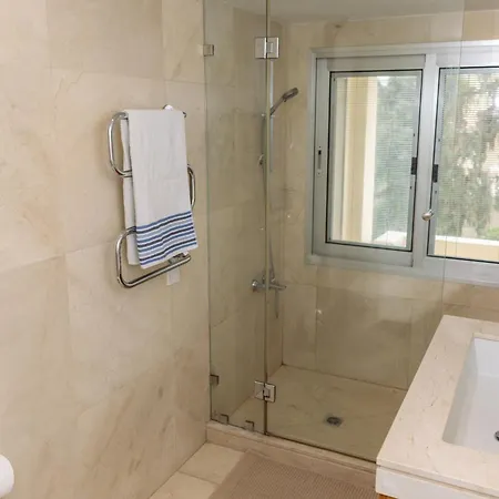 3br Beachfront Gem In Apartment *