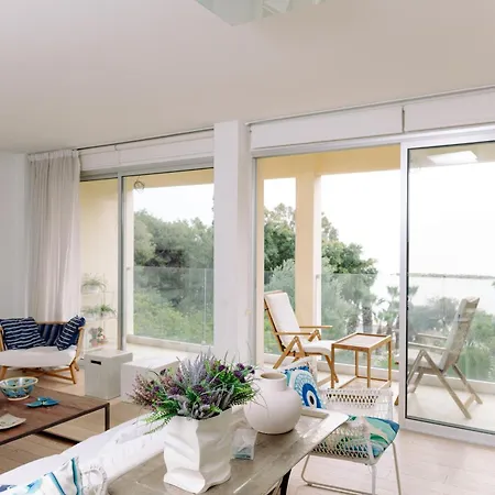 3br Beachfront Gem In Apartment *