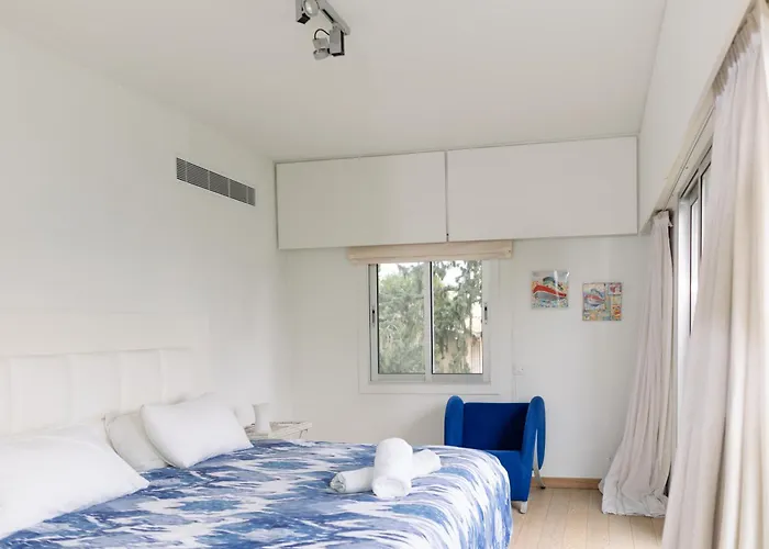 3br Beachfront Gem In * リマソール