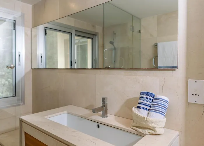 3br Beachfront Gem In アパート リマソール