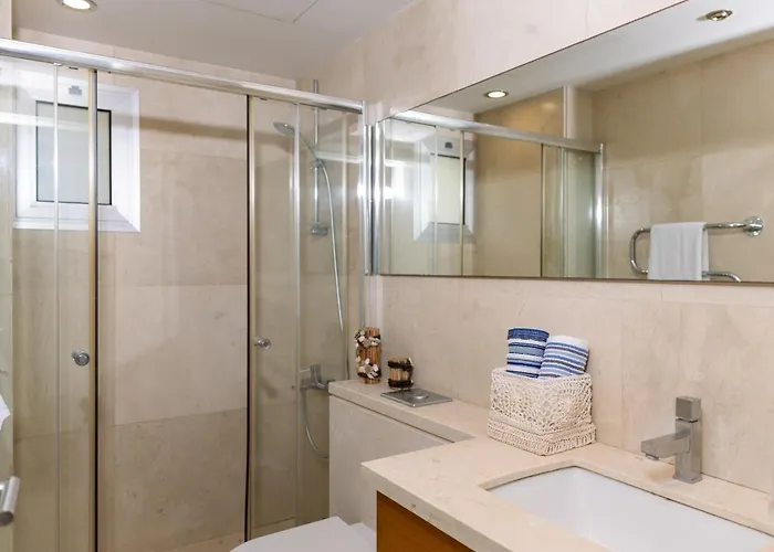 3br Beachfront Gem In * リマソール