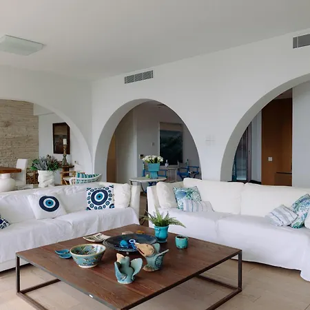 3br Beachfront Gem In Апартаменты
