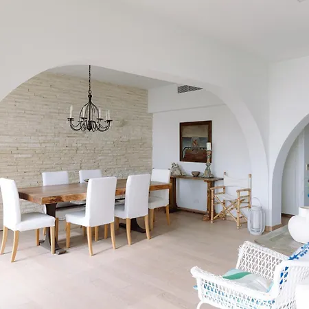 דירה 3br Beachfront Gem In