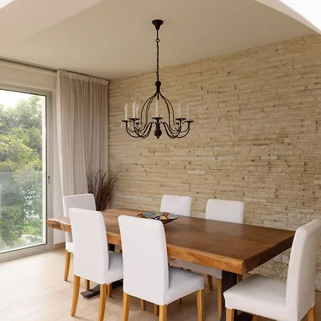 3br Beachfront Gem In *