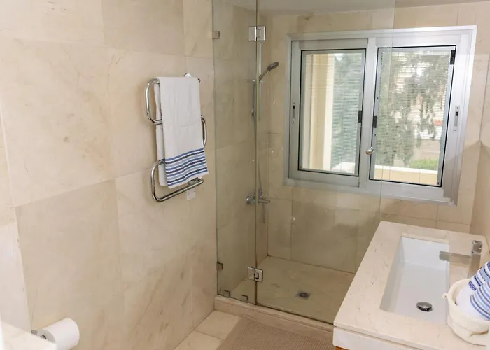 3br Beachfront Gem In 公寓 *