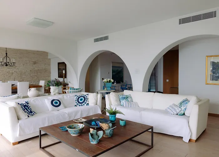 3br Beachfront Gem In 公寓