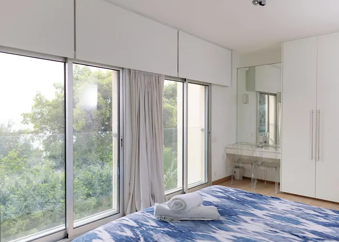 3br Beachfront Gem In * 利马索尔