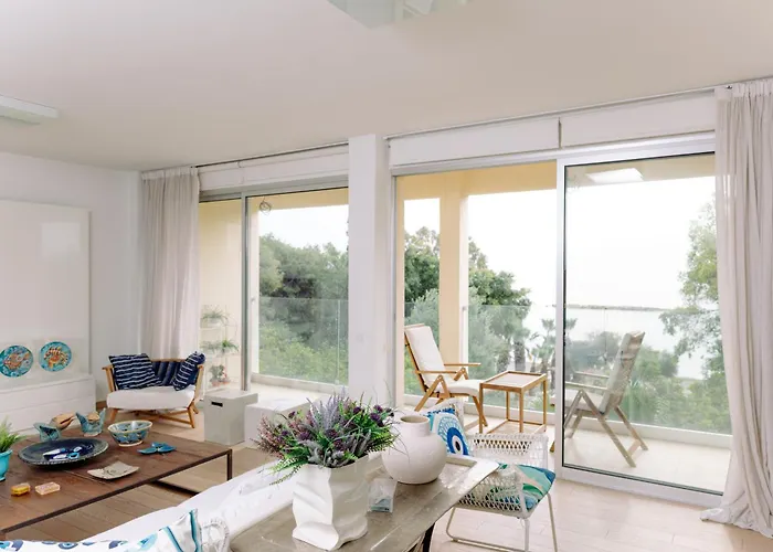 3br Beachfront Gem In 公寓 *