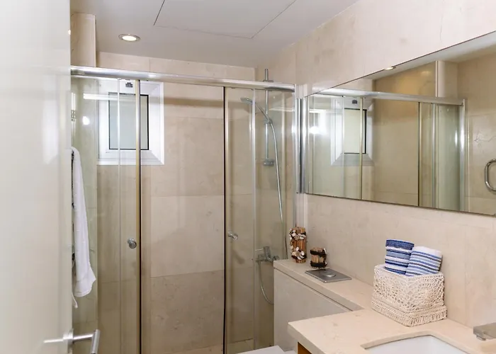 公寓 3br Beachfront Gem In 利马索尔