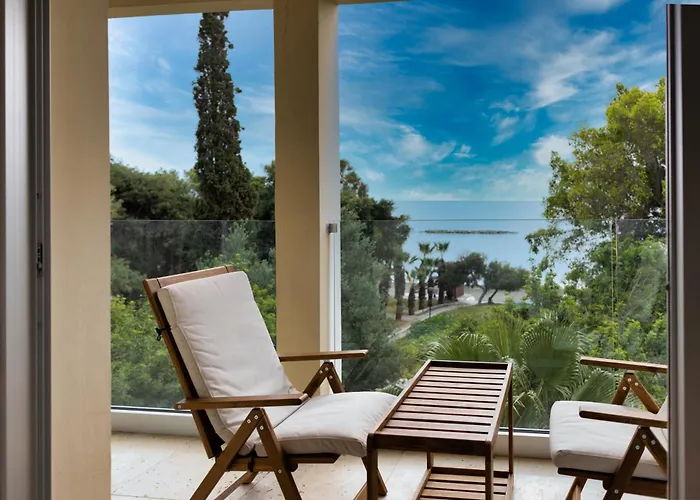 3br Beachfront Gem In * 利马索尔