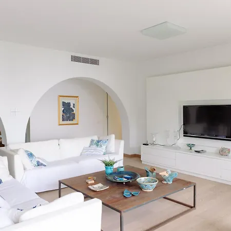 3br Beachfront Gem In *