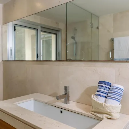 3br Beachfront Gem In Apartmán Lemesos
