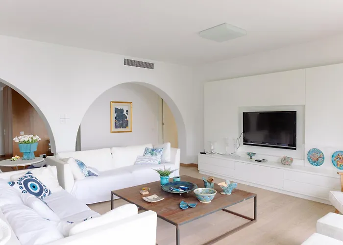 3br Beachfront Gem In *