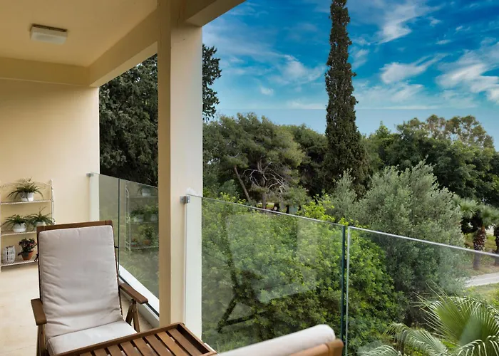 3br Beachfront Gem In Apartmán Lemesos