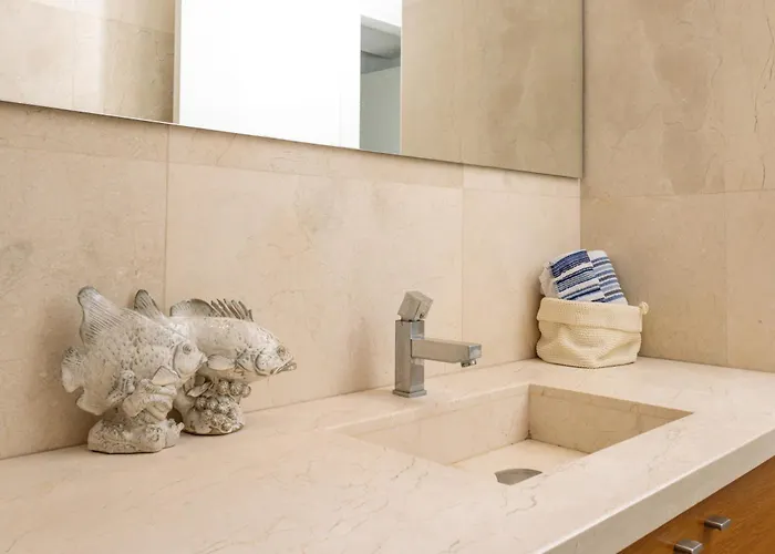 3br Beachfront Gem In Apartmán Lemesos